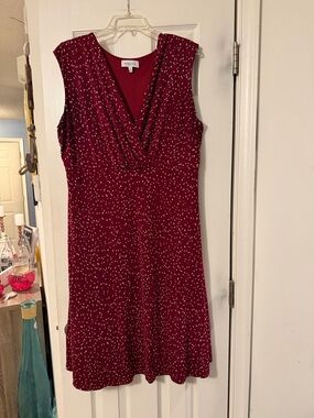 Gilli Wine Red Sleeveless V‑Neck Midi Dress with Dot Print